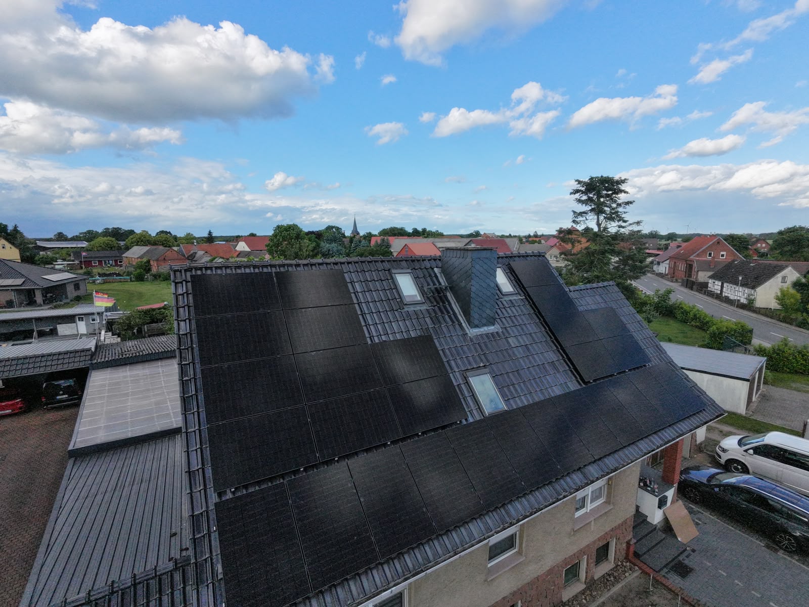 DC-Montage von Solarmodulen auf einem Dach